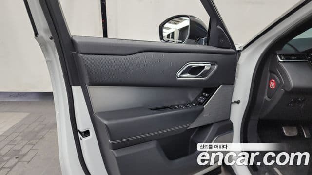 Land Rover Range Rover Velar 2018 — Şəkil 23/32