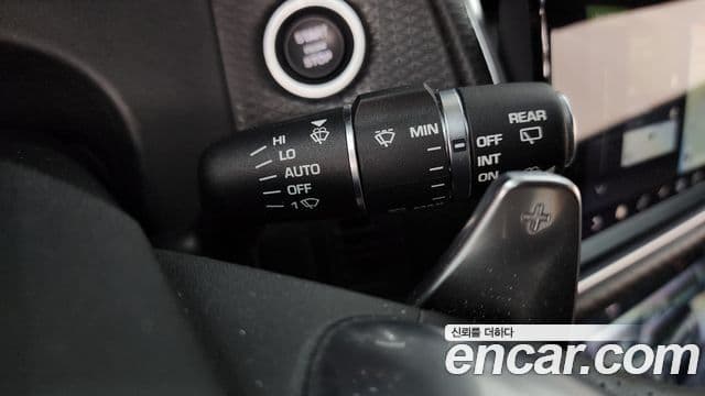 Land Rover Range Rover Velar 2018 — Şəkil 18/32