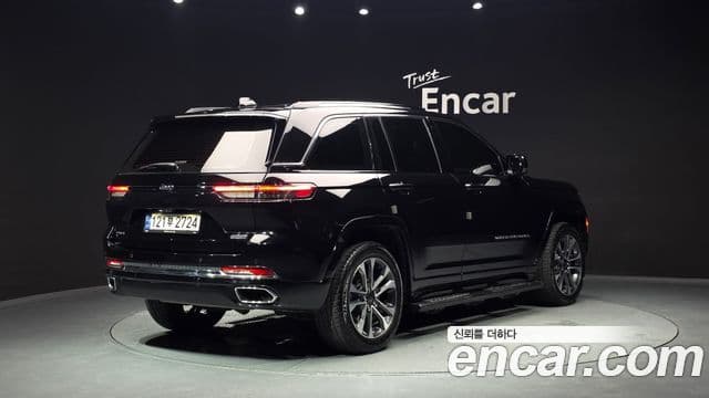 Jeep Grand Cherokee 2023 — Фото 2/20