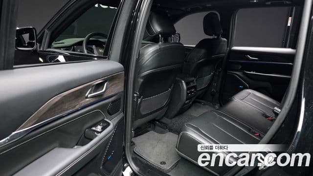 Jeep Grand Cherokee 2023 — Фото 12/20