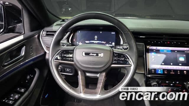 Jeep Grand Cherokee 2023 — Фото 13/20