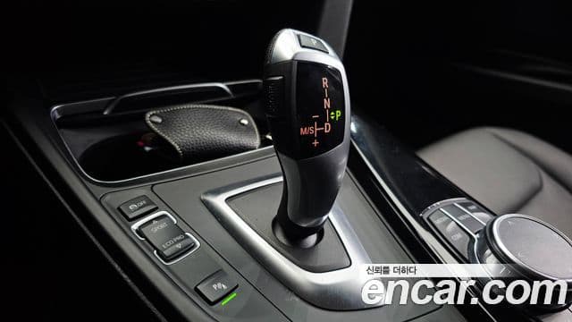 BMW 3 Series 2018 — Şəkil 9/20