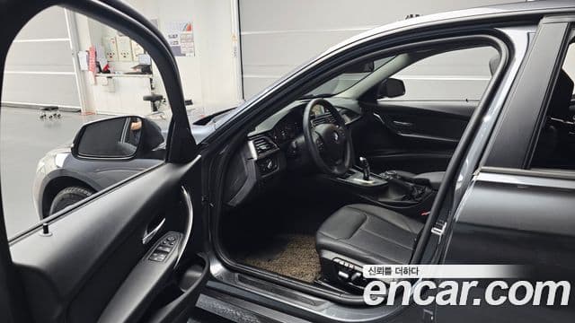 BMW 3 Series 2018 — Şəkil 10/20