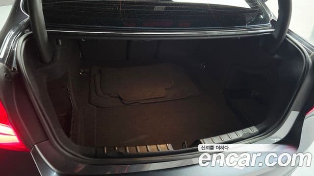 BMW 3 Series 2018 — Şəkil 17/20