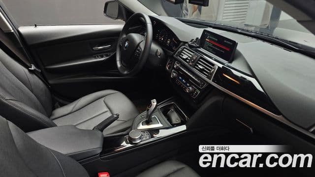 BMW 3 Series 2018 — Şəkil 19/20