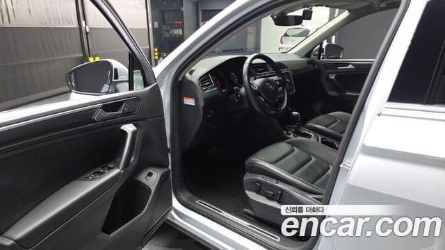 Volkswagen Tiguan 2018 — Şəkil 10/20