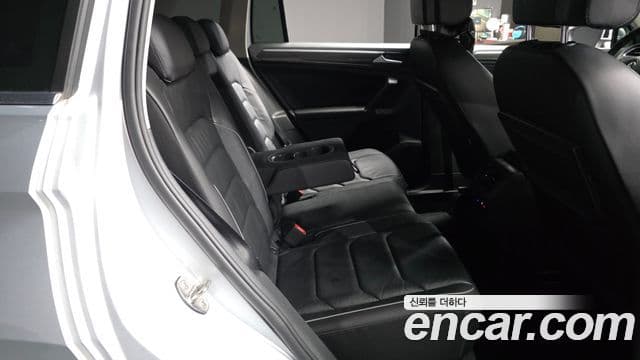 Volkswagen Tiguan 2018 — Şəkil 12/20