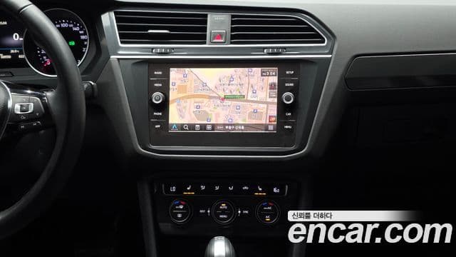 Volkswagen Tiguan 2018 — Şəkil 14/20
