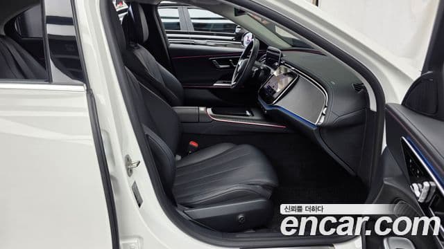 Mercedes-Benz E-Class 2025 — ფოტო 11/20
