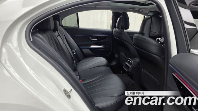 Mercedes-Benz E-Class 2025 — ფოტო 12/20