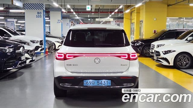 Mercedes-Benz EQB 2023 — ფოტო 19/20