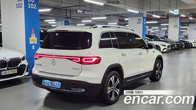 Mercedes-Benz EQB 2023 — ფოტო 14/20