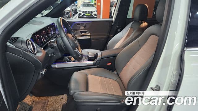 Mercedes-Benz EQB 2023 — ფოტო 15/20