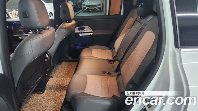Mercedes-Benz EQB 2023 — ფოტო 17/20
