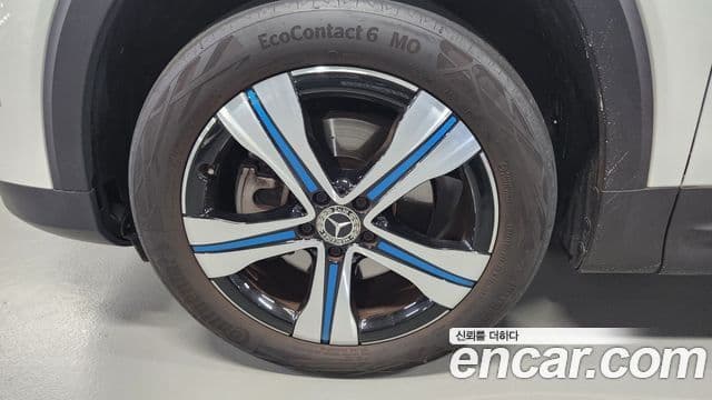 Mercedes-Benz EQB 2023 — ფოტო 18/20