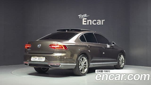 Volkswagen Passat GT 2018 — ფოტო 2/20