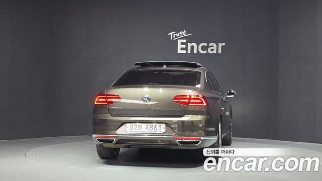 Volkswagen Passat GT 2018 — ფოტო 4/20