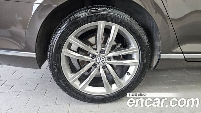 Volkswagen Passat GT 2018 — ფოტო 5/20