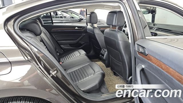 Volkswagen Passat GT 2018 — ფოტო 12/20