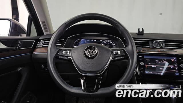 Volkswagen Passat GT 2018 — ფოტო 13/20