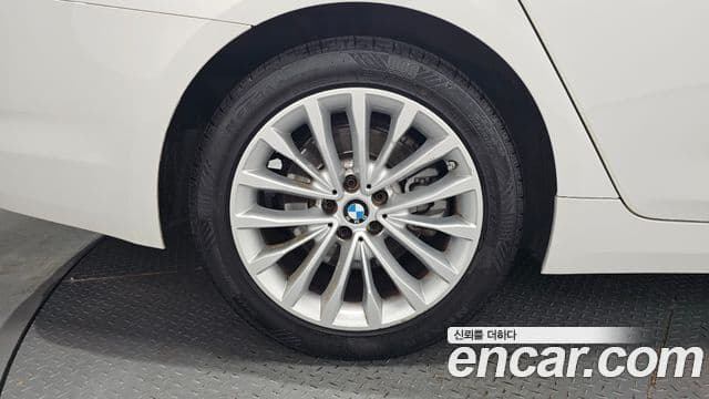 BMW 5 Series 2018 — Şəkil 5/20