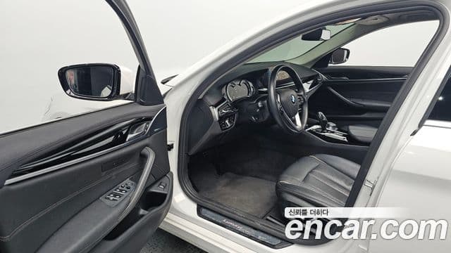 BMW 5 Series 2018 — Şəkil 10/20