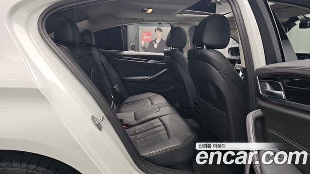 BMW 5 Series 2018 — Şəkil 11/20