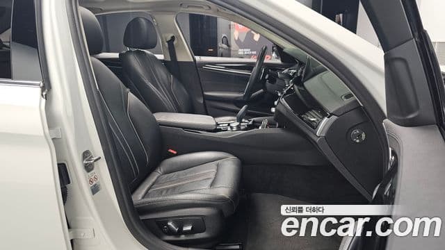 BMW 5 Series 2018 — Şəkil 12/20