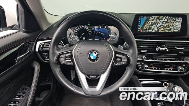 BMW 5 Series 2018 — Şəkil 13/20