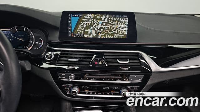 BMW 5 Series 2018 — Şəkil 17/20