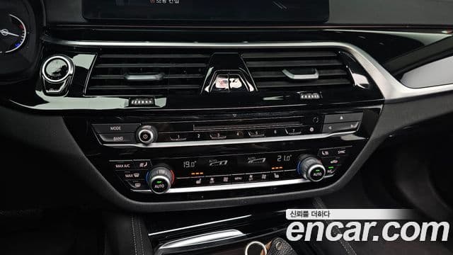 BMW 5 Series 2018 — Şəkil 20/20