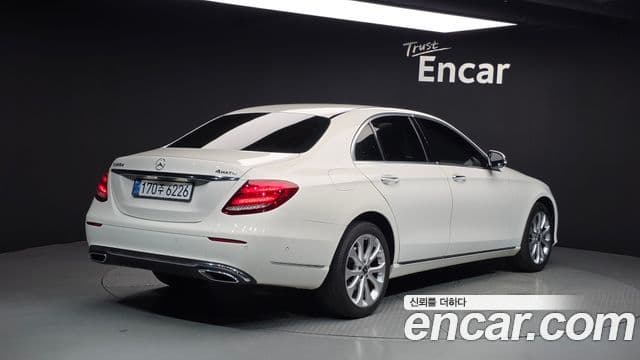 Mercedes-Benz E-Class 2018 — ფოტო 2/20