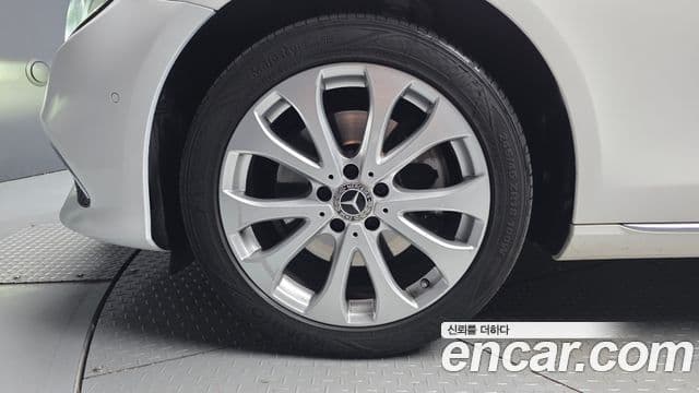 Mercedes-Benz E-Class 2018 — ფოტო 5/20