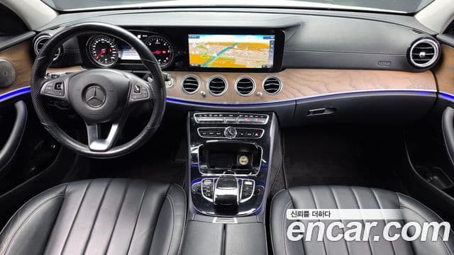 Mercedes-Benz E-Class 2018 — ფოტო 7/20