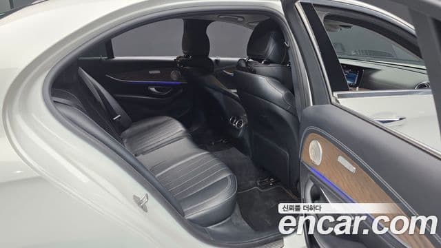 Mercedes-Benz E-Class 2018 — ფოტო 12/20