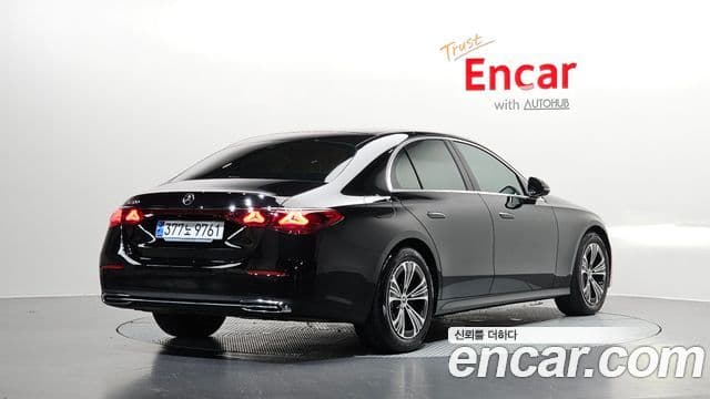 Mercedes-Benz E-Class 2024 — ფოტო 2/20