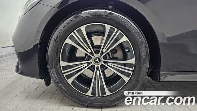 Mercedes-Benz E-Class 2024 — ფოტო 5/20