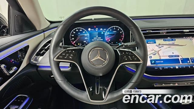 Mercedes-Benz E-Class 2024 — ფოტო 13/20