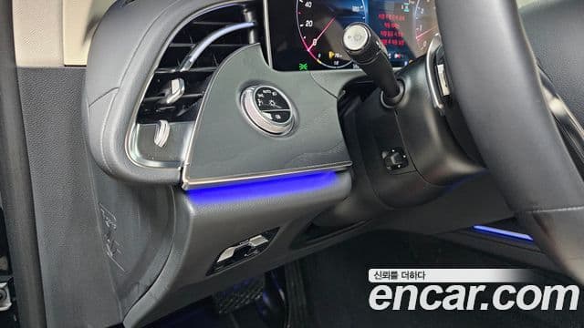 Mercedes-Benz E-Class 2024 — ფოტო 18/20
