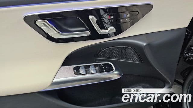 Mercedes-Benz E-Class 2024 — ფოტო 20/20