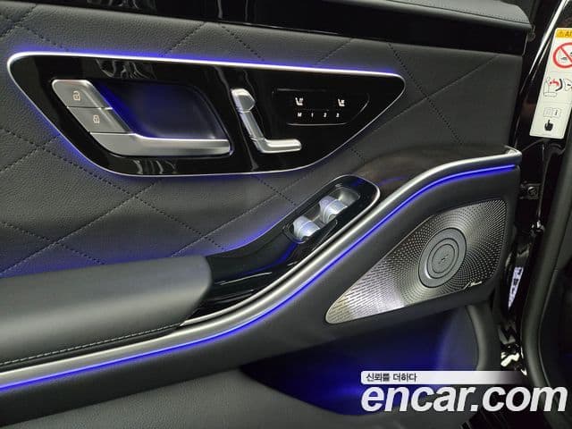 Mercedes-Benz S-Class 2025 — Photo 17/20