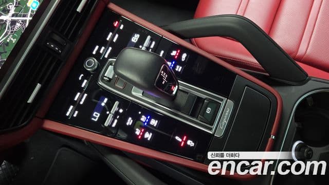 Porsche Cayenne 2023 — ფოტო 9/20