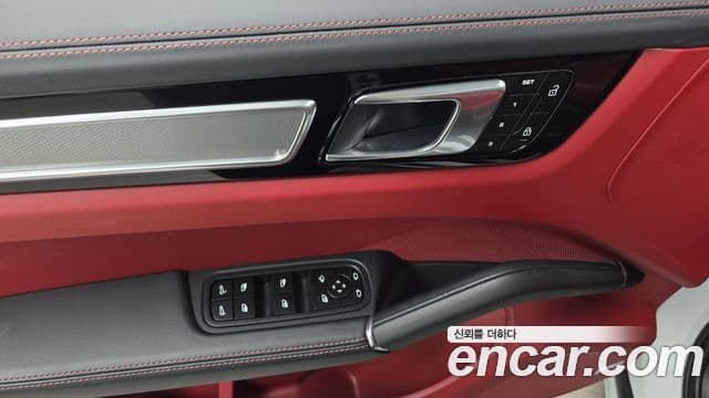 Porsche Cayenne 2023 — ფოტო 19/20