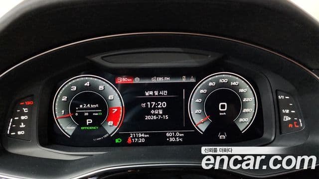 Audi SQ7 2025 — ფოტო 36/45