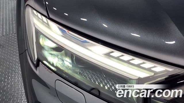 Audi SQ7 2025 — ფოტო 1/45