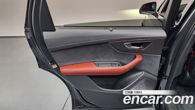 Audi SQ7 2025 — ფოტო 15/45