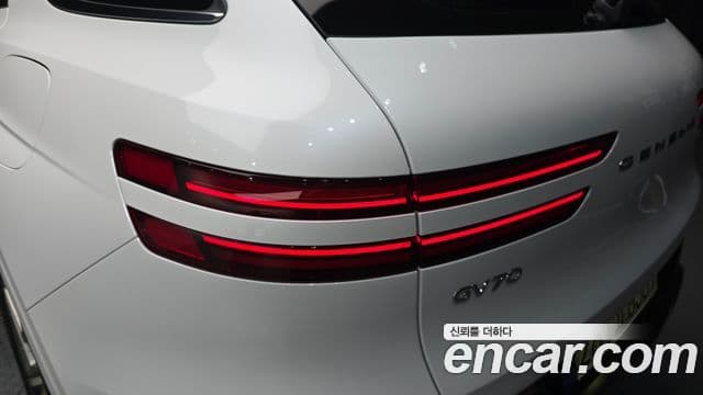 Genesis GV70 2021 — Photo 28/31