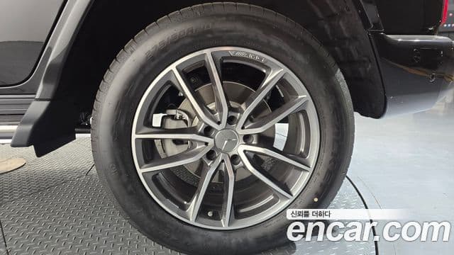 Mercedes-Benz G-Class 2025 — Photo 15/30