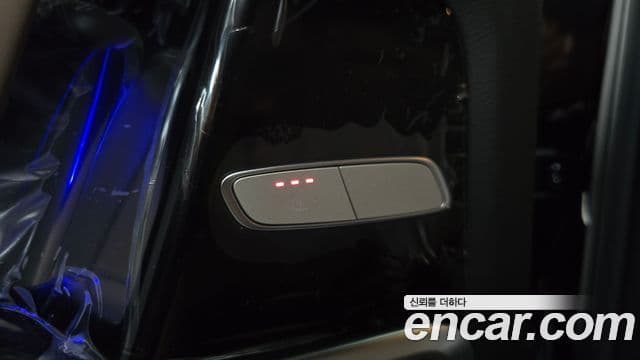 Mercedes-Benz G-Class 2025 — Photo 19/30