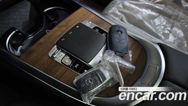 Mercedes-Benz G-Class 2025 — Photo 13/30